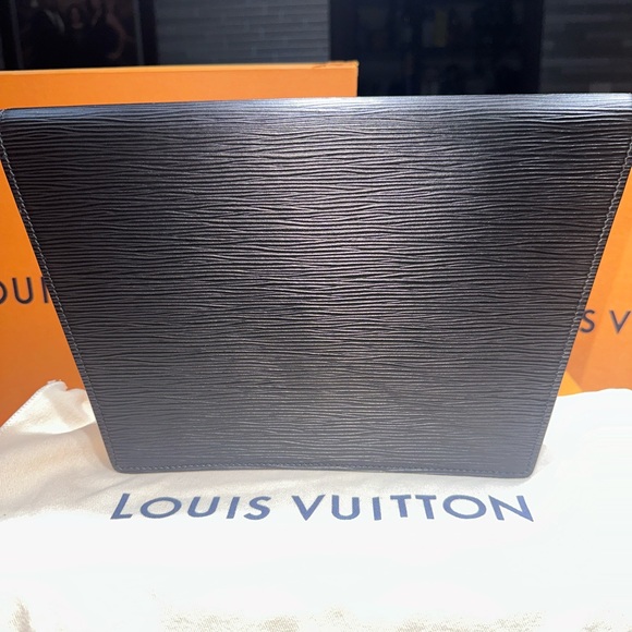 Auth LOUIS VUITTON Pochette Trapeze Clutch Black Epi Leather Bag France MI1920 - Picture 6 of 13